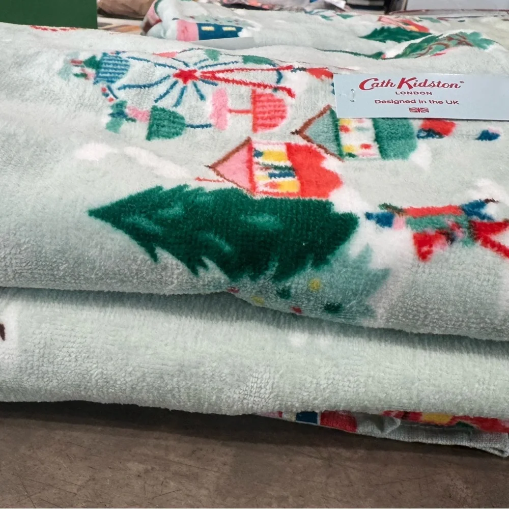 Cath Kidston set of 2 bath towels!”Snow Day” in duck egg…super soft cute&comfy